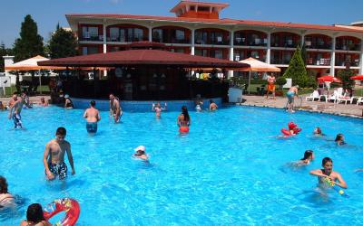 bulgarija-sunny-beach-Hrizantema-hotel-pool1