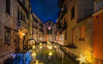 Statue on the Malvasia Canal in Treviso