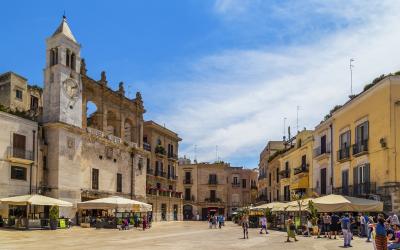 Piazza Mercantile, Bari, Apulia, Ital